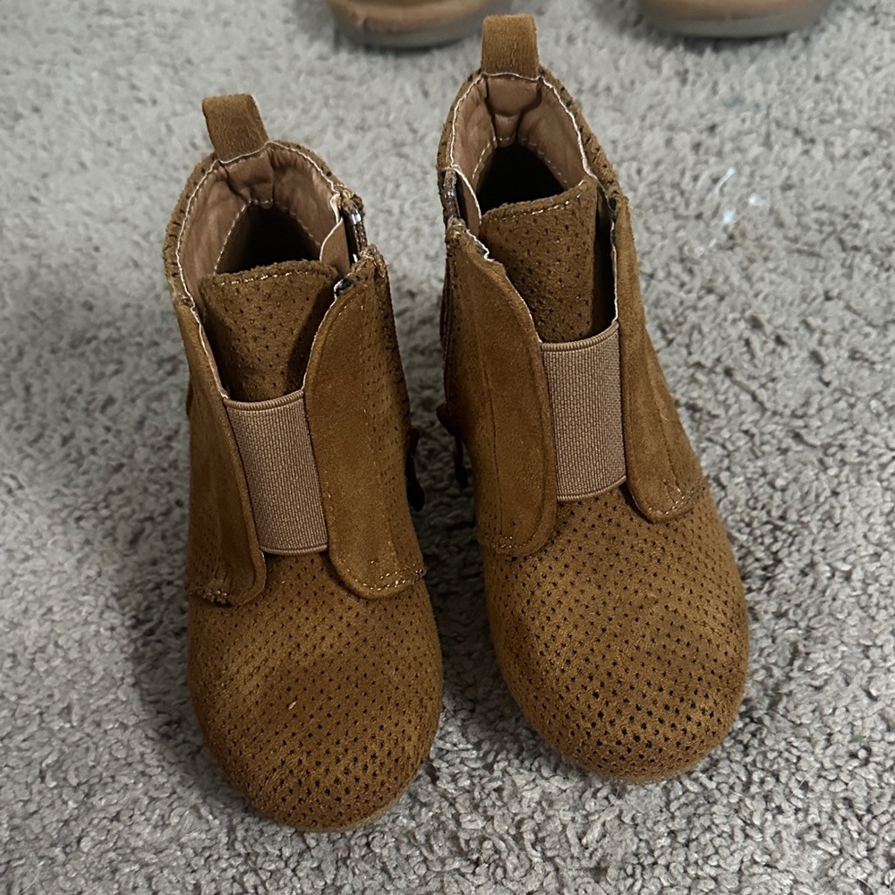 Girls faux suede booties